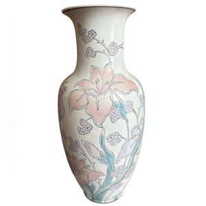 Vintage Chinese WBI Chinoiserie Pastel Porcelain Floral Vase Handpainted